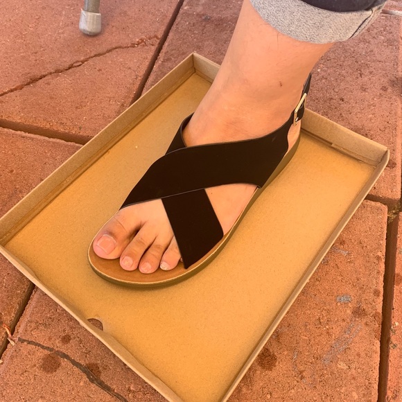 sandals - Picture 3 of 8